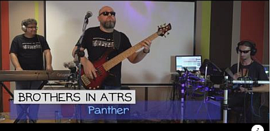 Plik:Brothers in ATR concert.png